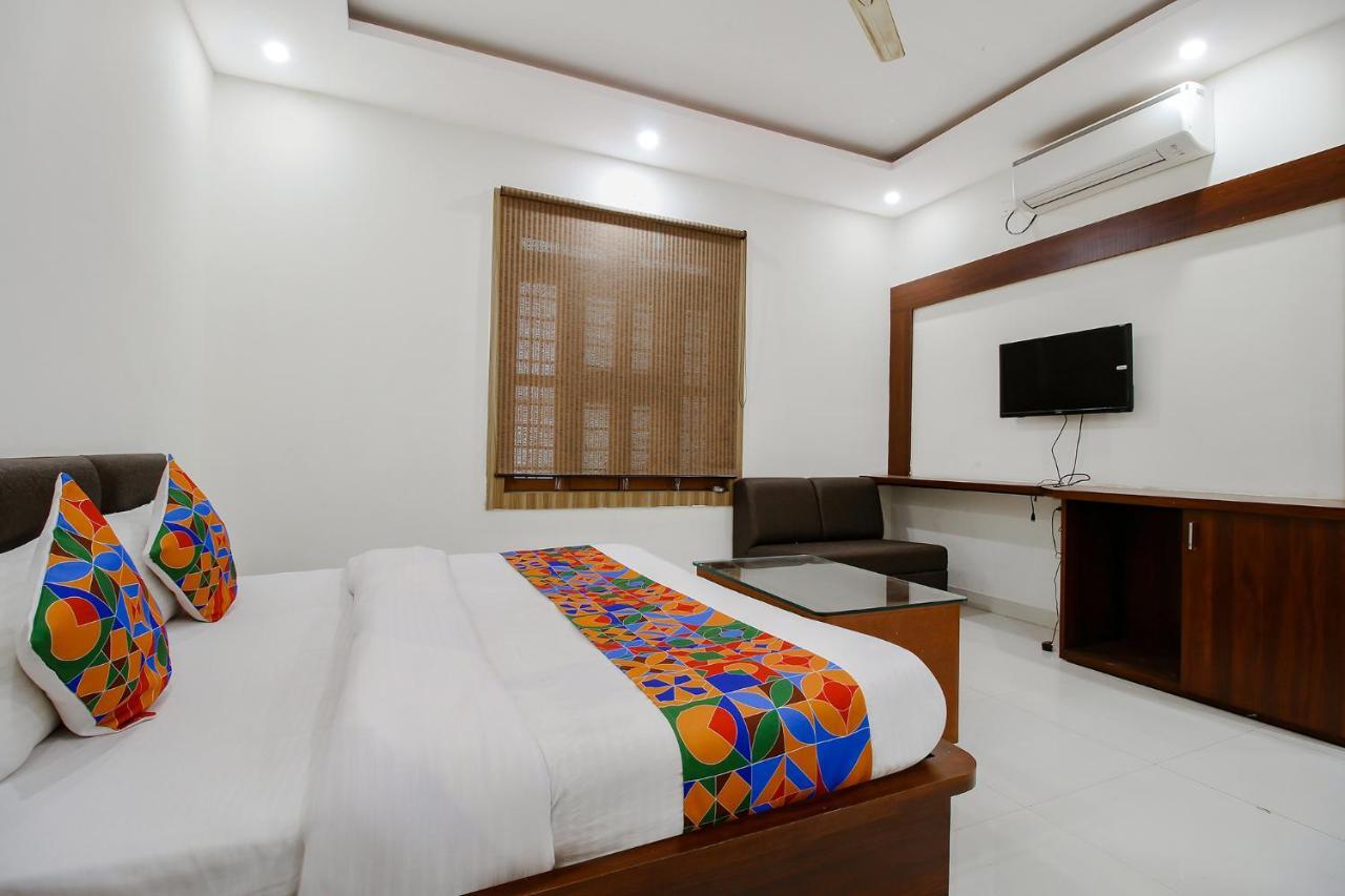 Fabexpress Yuvan Gouharganj Exteriér fotografie