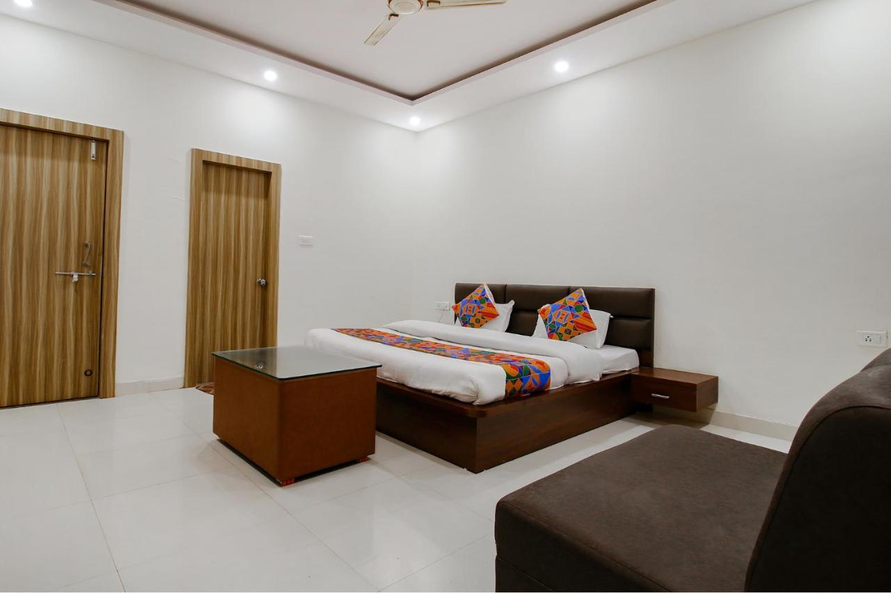 Fabexpress Yuvan Gouharganj Exteriér fotografie